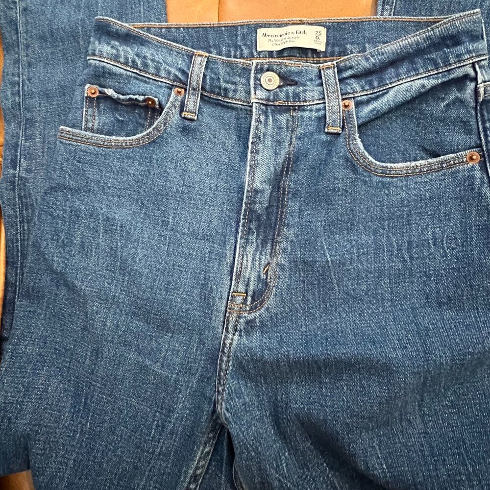 Abercrombie & Fitch '90s Slim Straight Ultra High Rise 25L